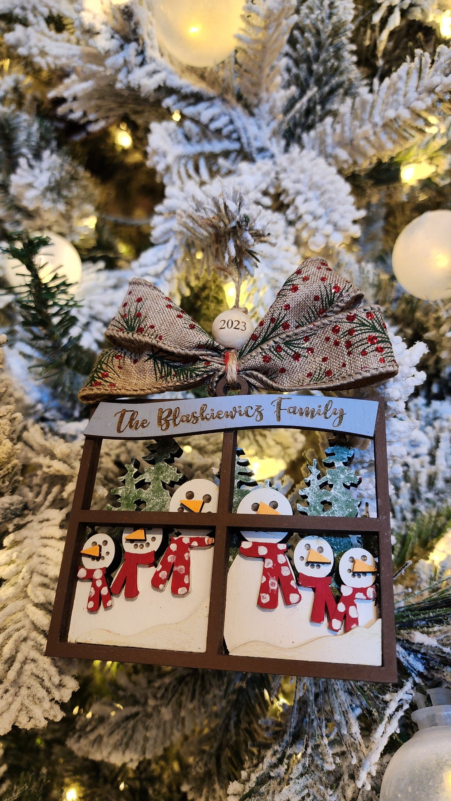 Snowmen Family | Personalized Ornament.