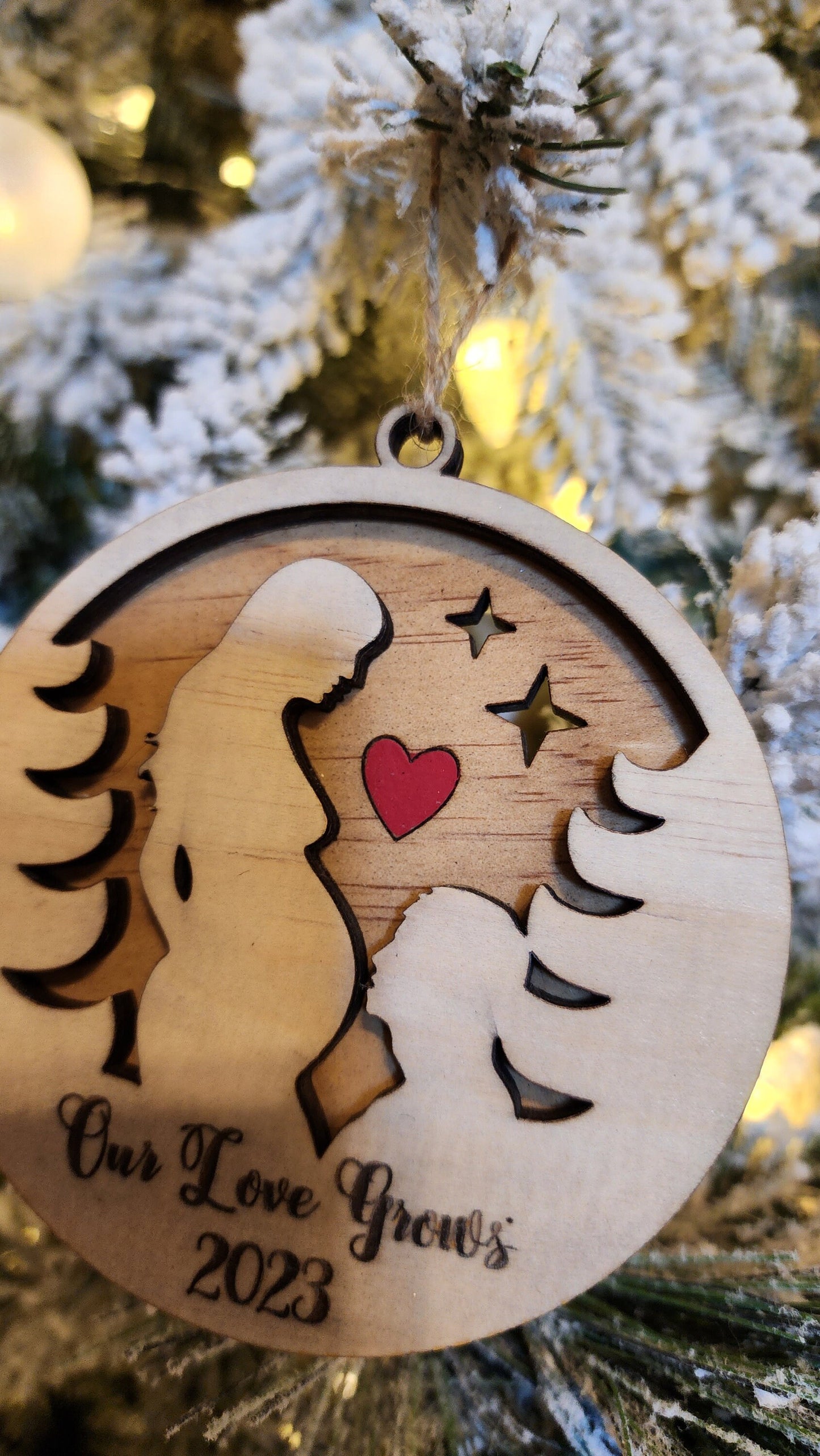 Expecting Mom | Personalized Christmas Ornament.