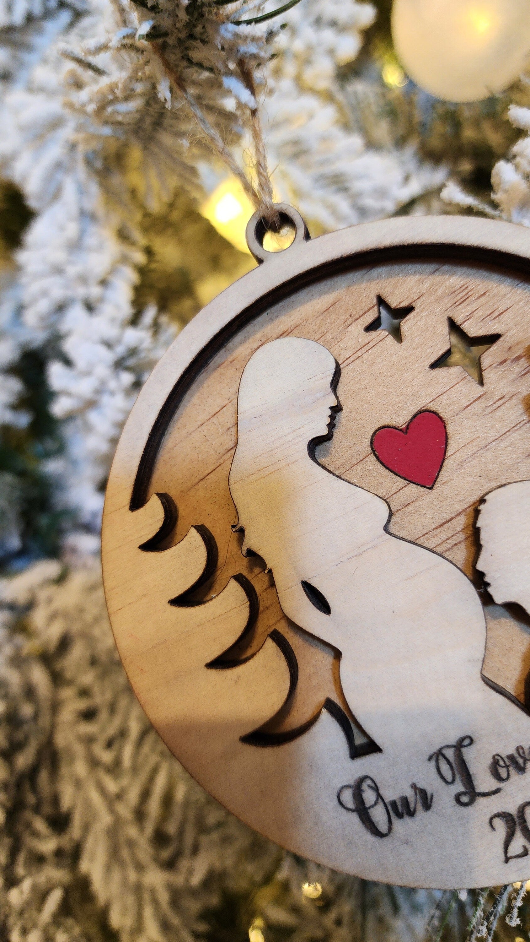 Expecting Mom | Personalized Christmas Ornament.