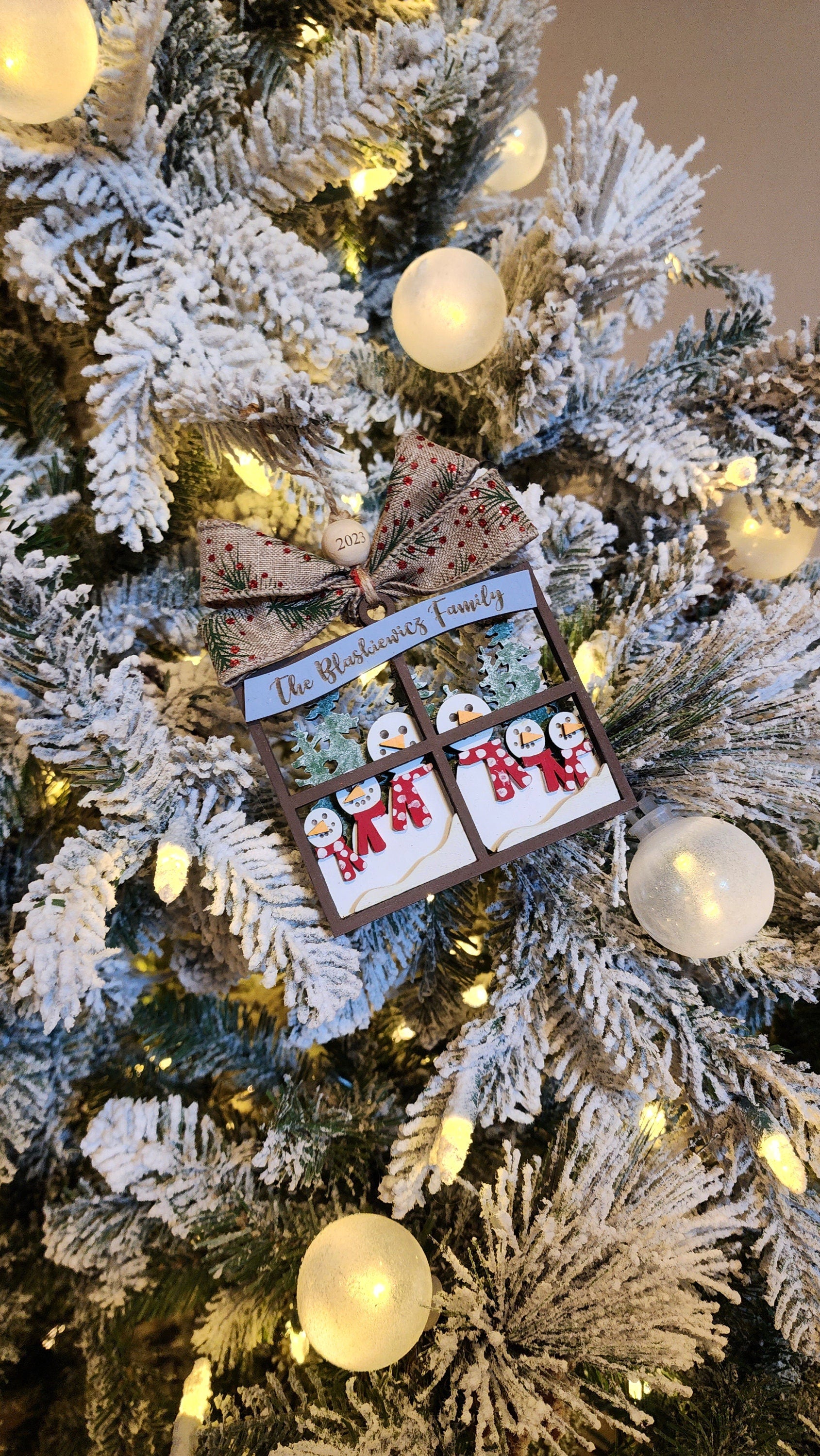 Snowmen Family | Personalized Ornament.