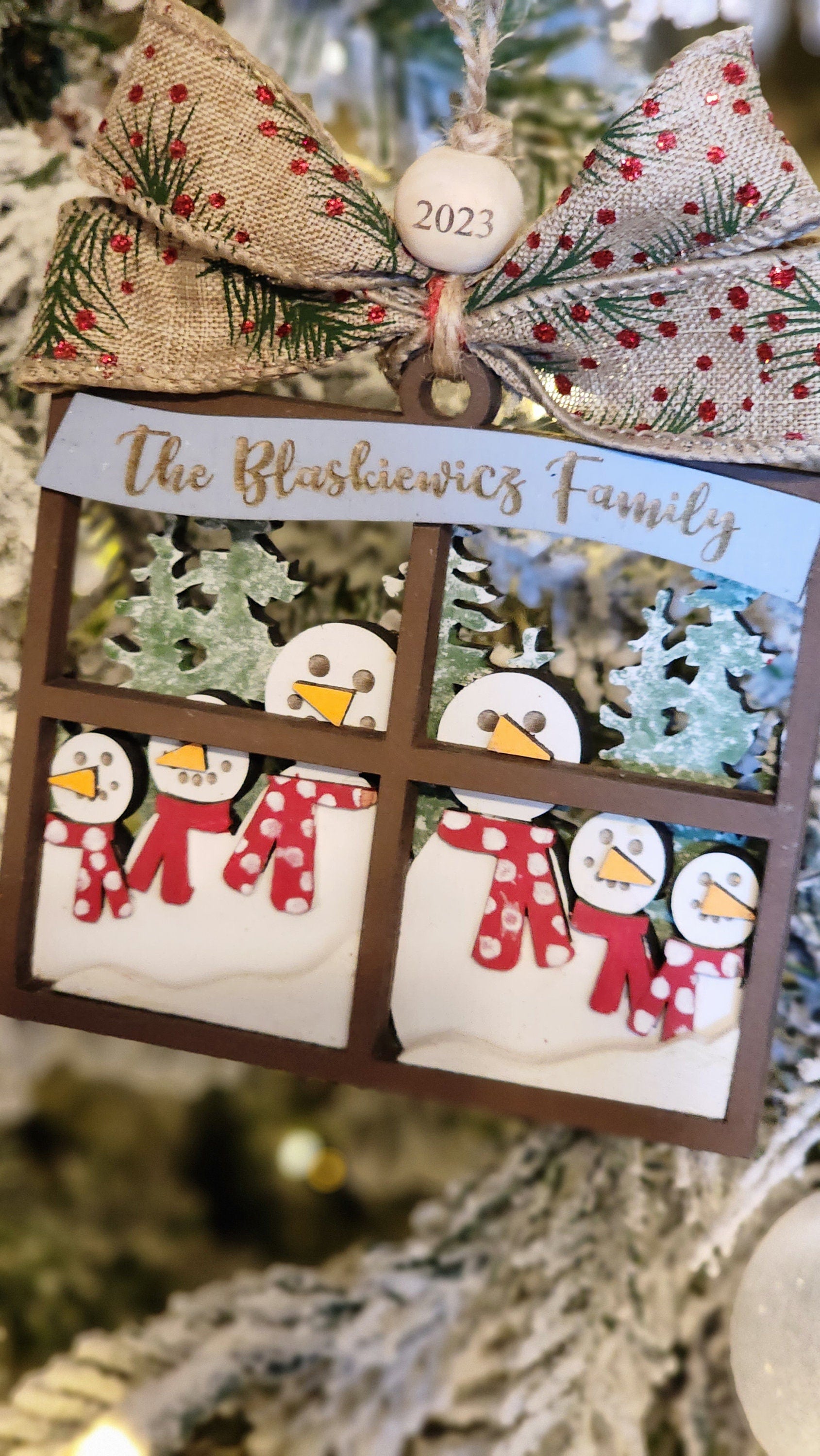 Snowmen Family | Personalized Ornament.