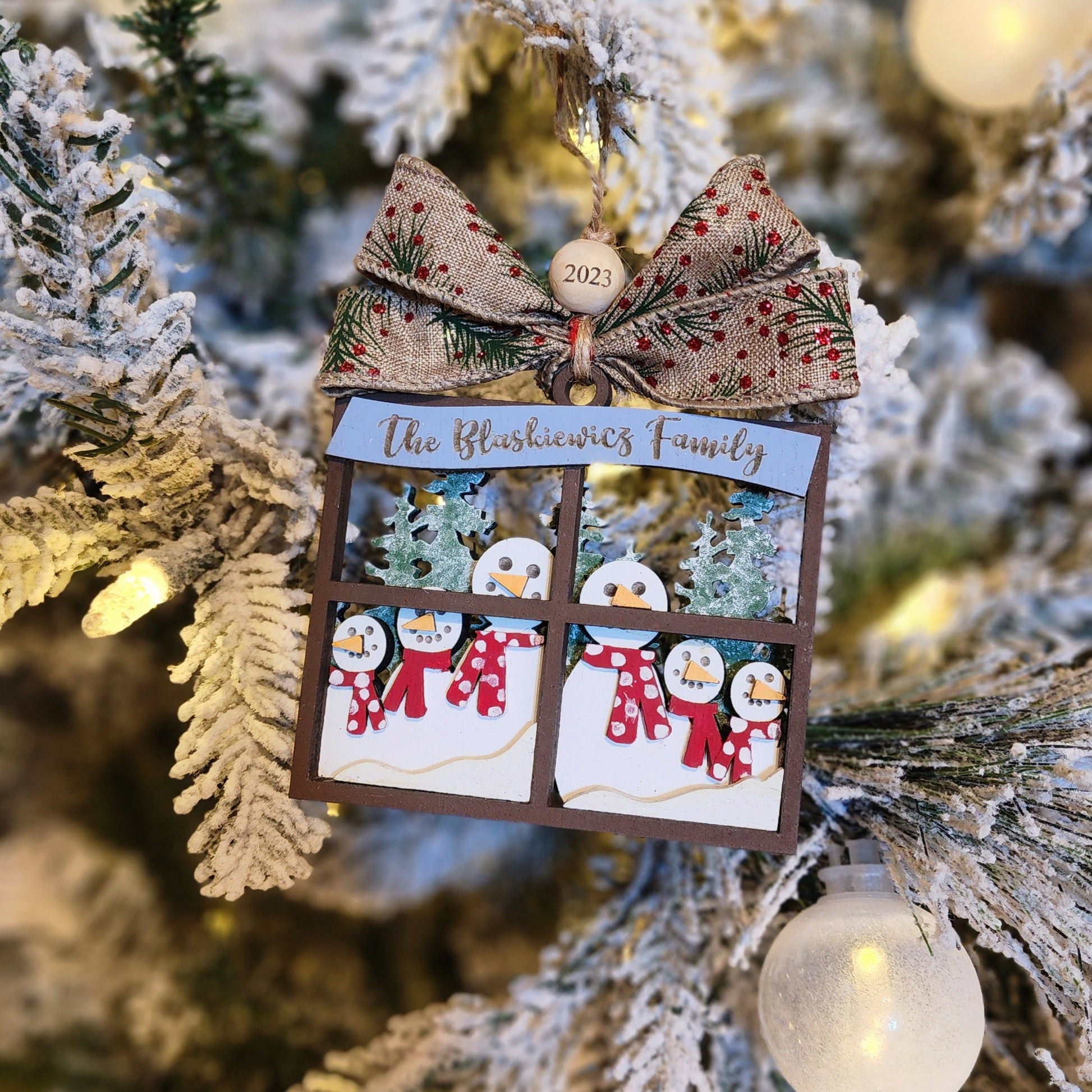 Snowmen Family | Personalized Ornament.