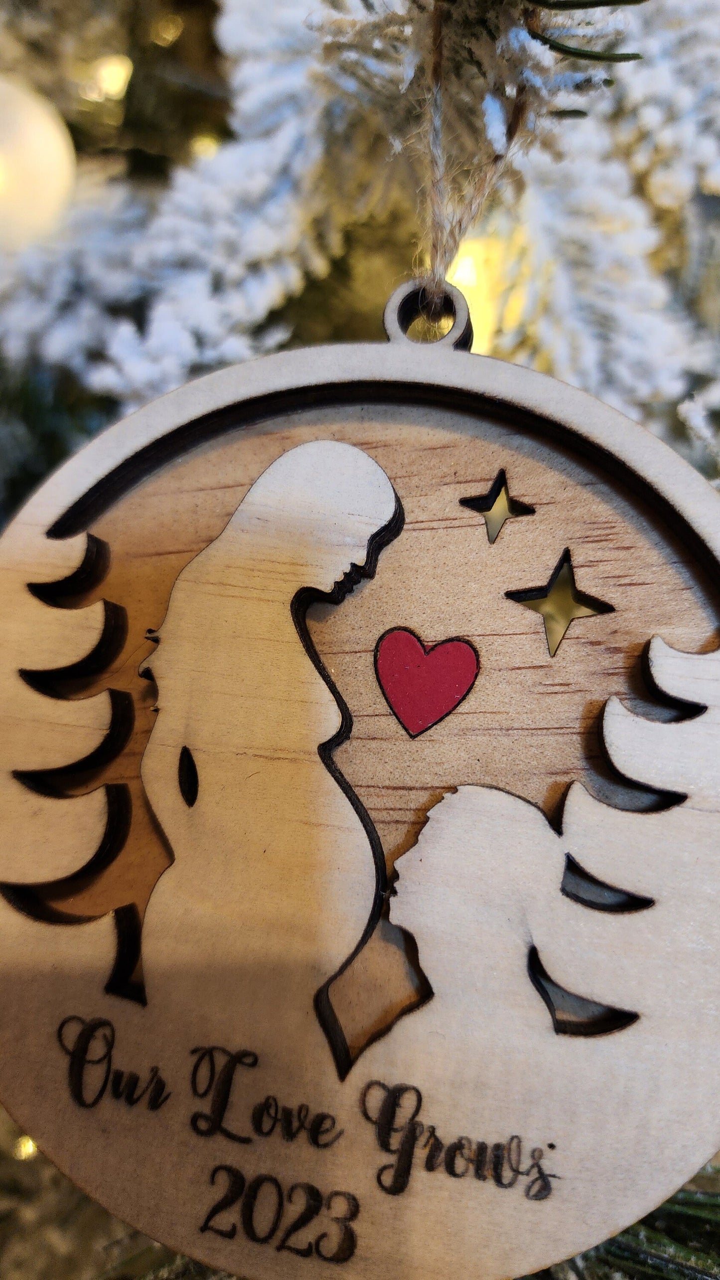 Expecting Mom | Personalized Christmas Ornament.